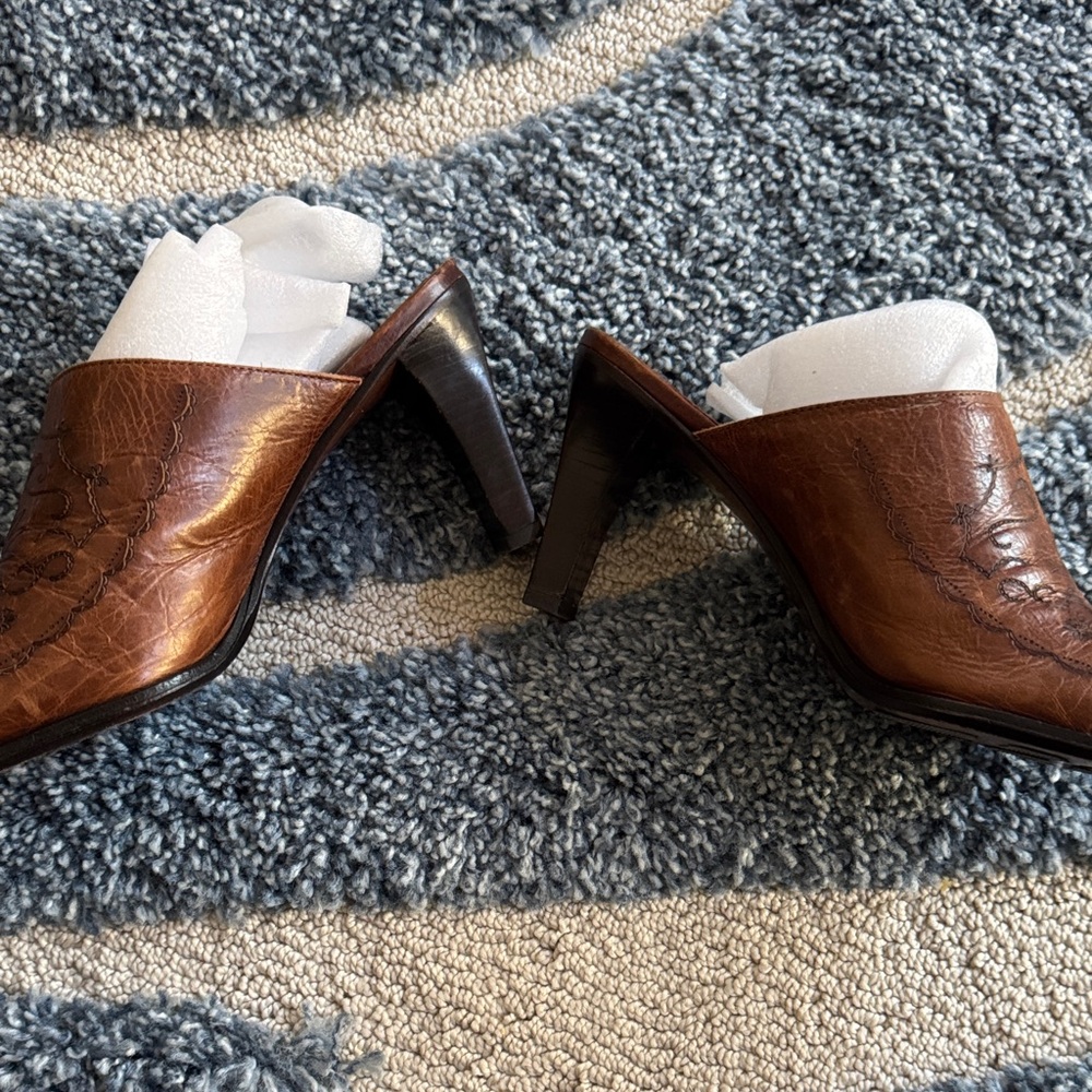Antonio Melani Embossed Brown Leather Mules - Picture 4 of 8
